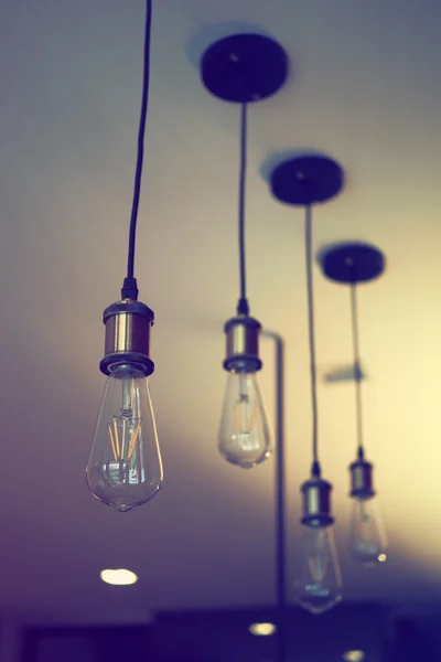 Lampe vintage dans un café — Photo