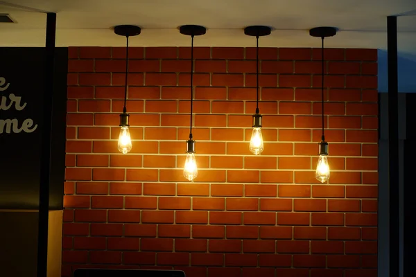 Lampe vintage dans un café — Photo