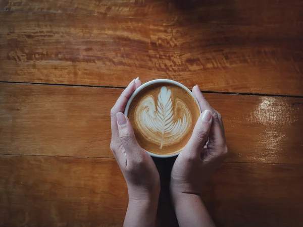 Káva latte art v kavárně — Stock fotografie