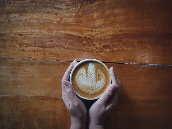 Кавове мистецтво латте в кав'ярні — стокове фото
