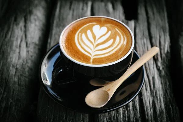 Café latte arte en la textura de madera — Foto de Stock