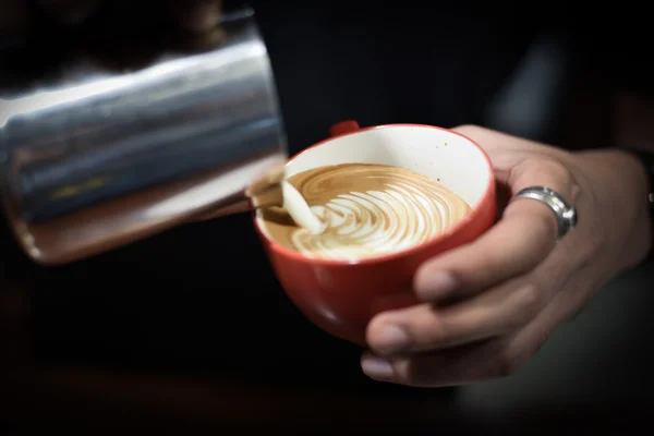 Hur man gör kaffe latte art — Stockfoto