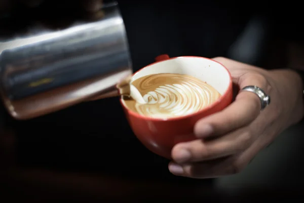 Hur man gör kaffe latte art — Stockfoto