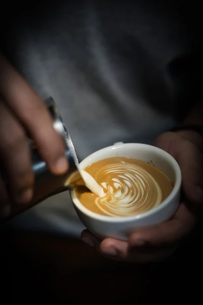 How to make coffee latte art — Stock Photo, Image