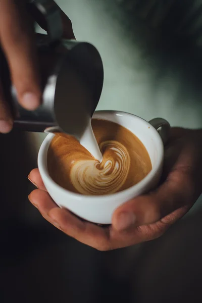 如何使咖啡拿铁艺术 — 图库照片