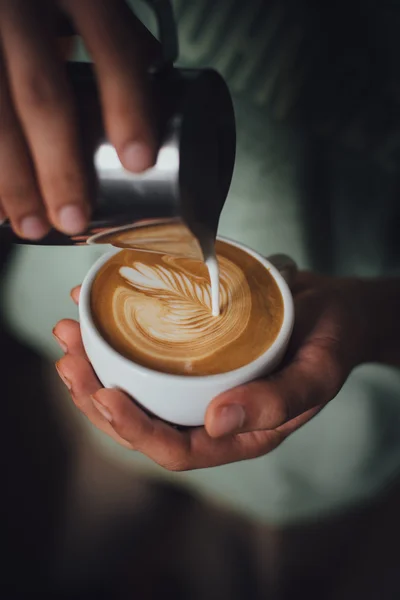 Hur man gör kaffe latte art — Stockfoto