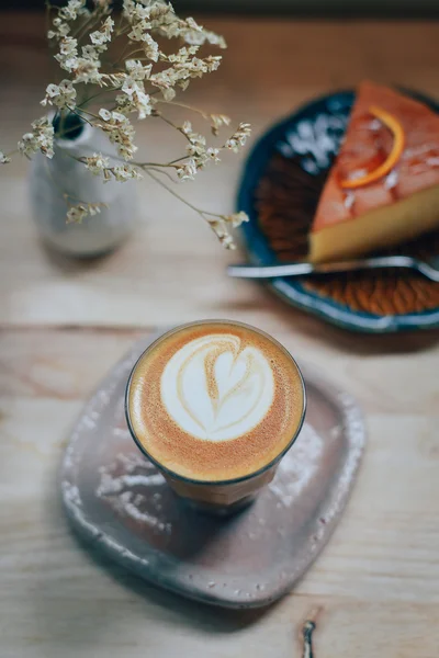 Cup of coffee in coffee shop — Stock Photo, Image