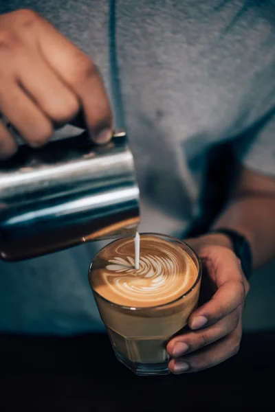 Café latte arte en la cafetería —  Fotos de Stock