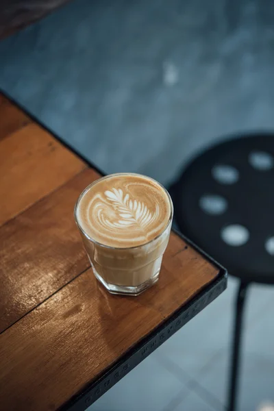 Coffee latte art in coffee shop — Stock Photo, Image