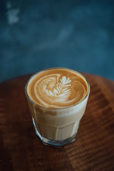 コーヒー ショップでコーヒー カフェラテ アート — ストック写真