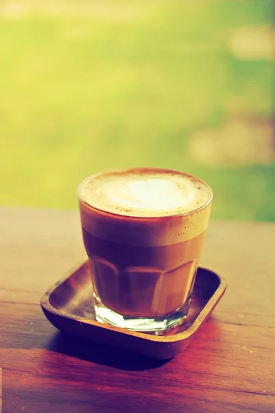 Coffee latte art in coffee shop vintage color tone — Stock Photo, Image