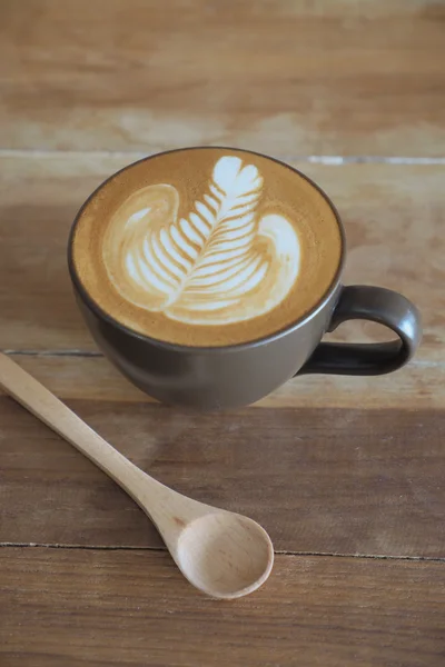 Coffee latte art in coffee shop vintage color tone — Stock Photo, Image