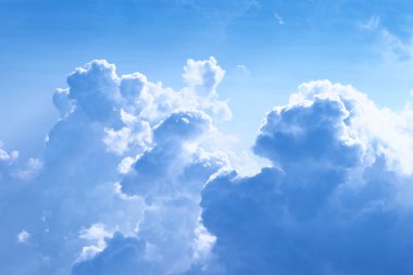 Beyaz Gök ve Kabarık Bulutlar