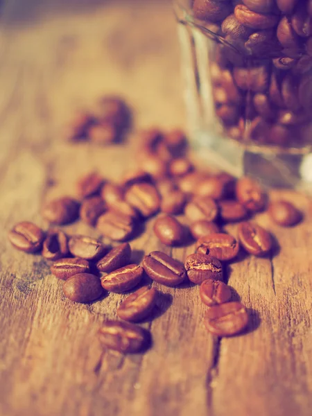 Coffee bean on the cups vintage color tone — Stock Photo, Image