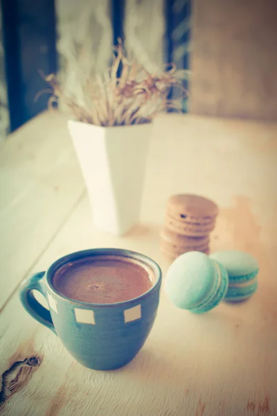 Tazza di caffè in caffè tono di colore vintage — Foto Stock