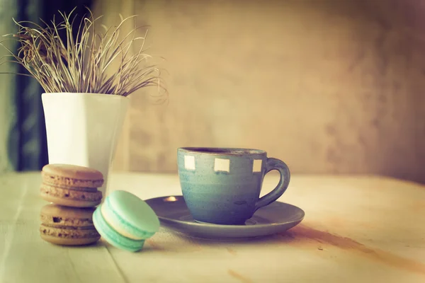 Tazza di caffè in caffè tono di colore vintage — Foto Stock