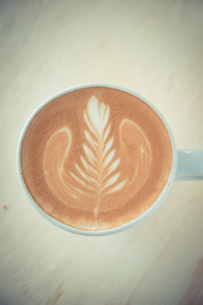 Tazza di caffè in caffè tono di colore vintage — Foto Stock