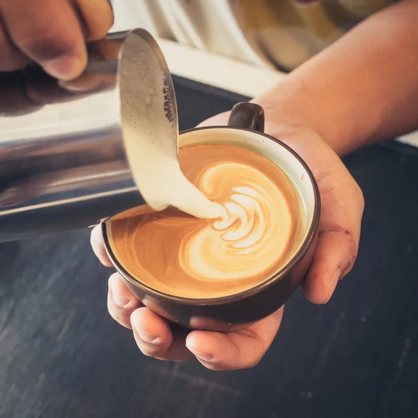 Come fare il caffè di arte del latte — Foto Stock