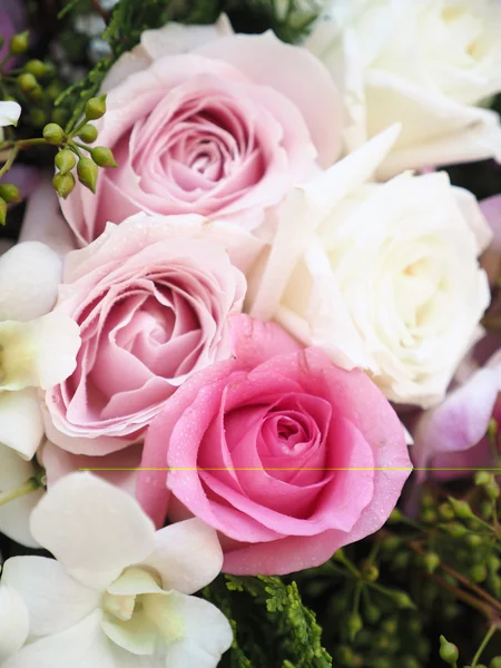 在婚礼当天的粉红玫瑰 — 图库照片