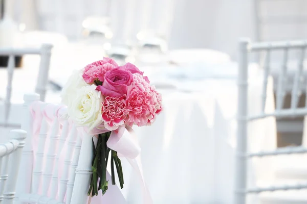 Свадебный букет в винтажном цвете в день свадьбы — стоковое фото