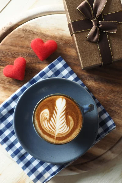 Vintage color tone of  cup of coffee with red heart on the table — Stock Photo, Image