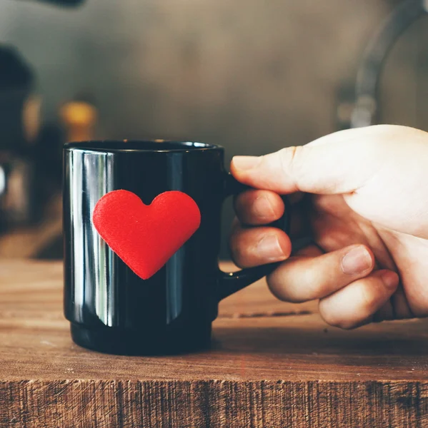 Taza de café en el escritorio de madera — Foto de Stock