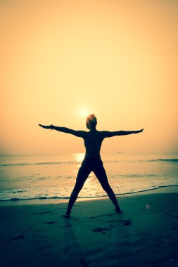  Yoga Çalışan Genç Kadın 