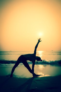  Yoga Çalışan Genç Kadın 