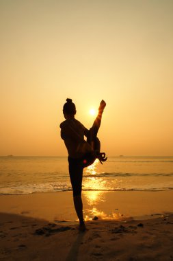 Yoga yapan kadın  