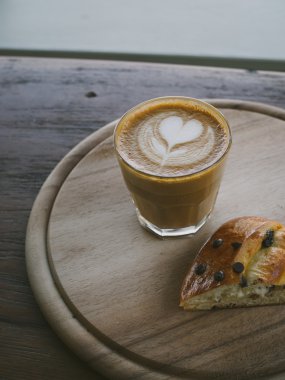 fincan kahve latte sanat ahşap masa