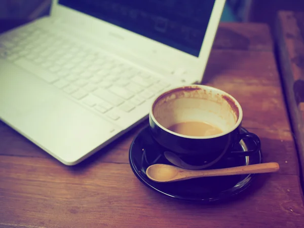 Cup of coffee latte art on the wood desk — Stock Photo, Image