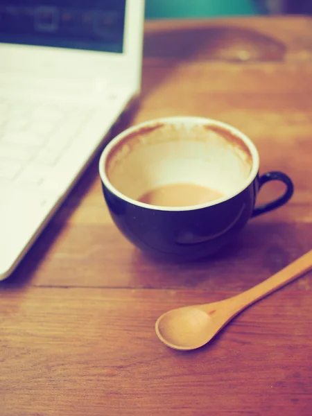 Cup of coffee latte art on the wood desk — Stock Photo, Image