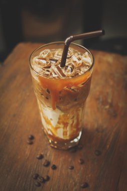 Kahve bir fincan kahve dükkanı vintage renk tonu tarzı