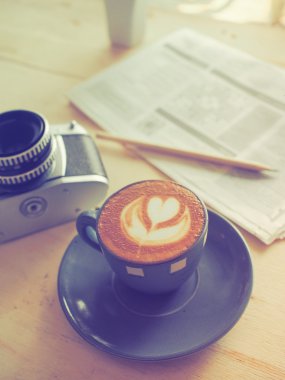 Kahve bir fincan kahve dükkanı vintage renk tonu tarzı