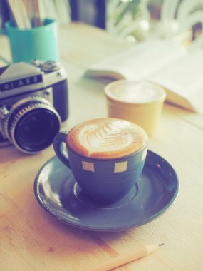 Kahve bir fincan kahve dükkanı vintage renk tonu tarzı