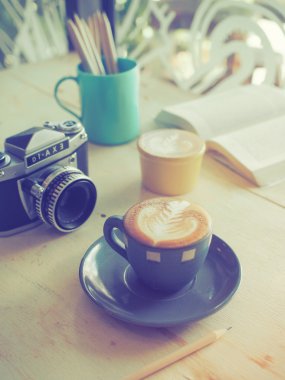 Kahve bir fincan kahve dükkanı vintage renk tonu tarzı