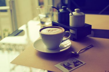 fincan kahve latte ahşap doku üzerinde