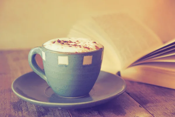 Tazza di caffè in stile tono colore vintage caffetteria — Foto Stock