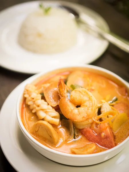 Nourriture thaïlandaise Tom yum fruits de mer — Photo