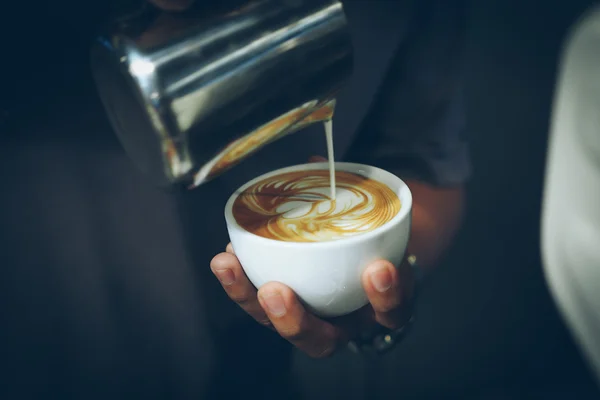 Cómo hacer café arte latte — Foto de Stock