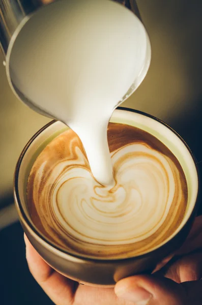 加牛奶的咖啡拿铁艺术 — 图库照片