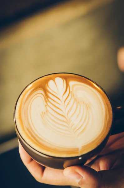 Kaffe latte art med mjölk — Stockfoto