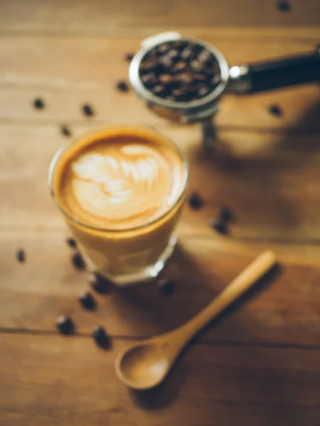 Šálek kávy latte na texturu dřeva — Stock fotografie