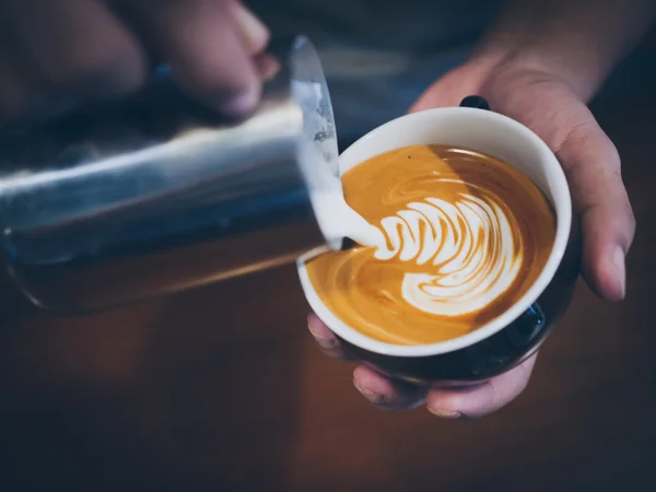 How to make coffee latte art — Stock Photo, Image