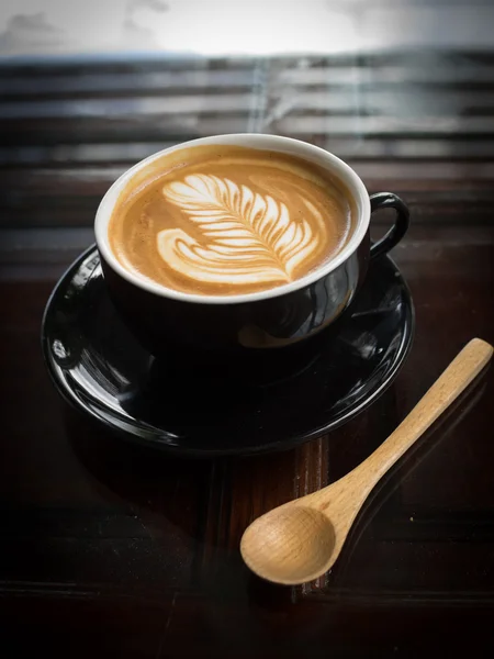 Как сделать кофе Латте искусства — стоковое фото
