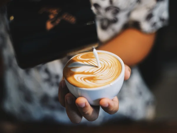 Jak zrobić kawy latte art — Zdjęcie stockowe