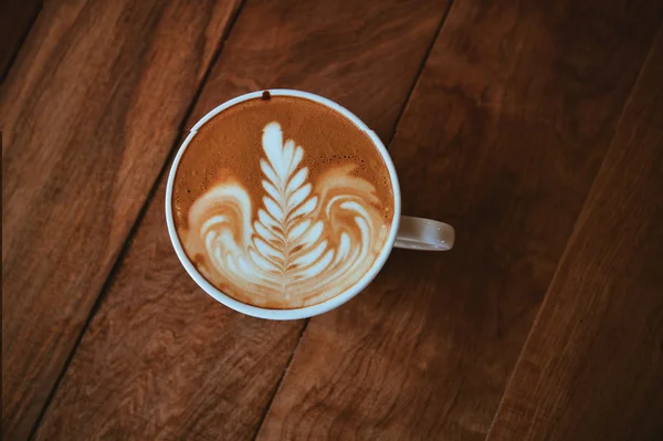 Secangkir kopi di kedai kopi — Stok Foto