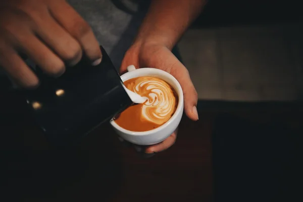 Tasse Kaffee im Café — Stockfoto