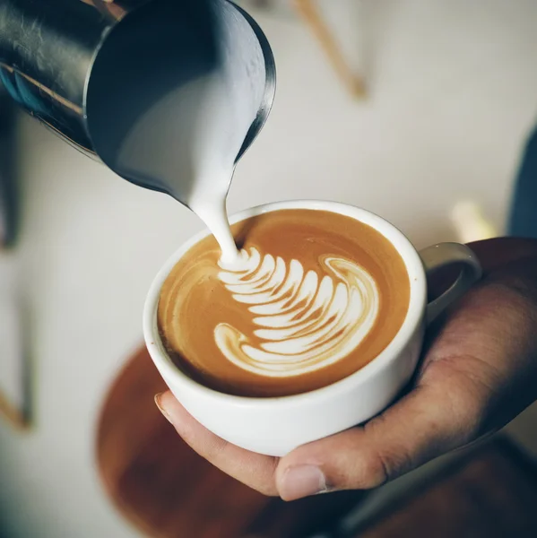 Vintage färgtonen i kopp kaffe på kaféet och tabell — Stockfoto