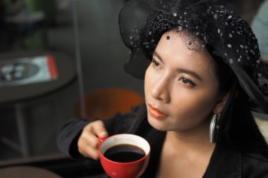 Kahveli Asyalı kadın. 